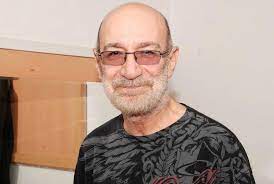 اهنگ سیاوش قمیشی انقد چشات دلبریات تو دل همه جا میشه دانلود